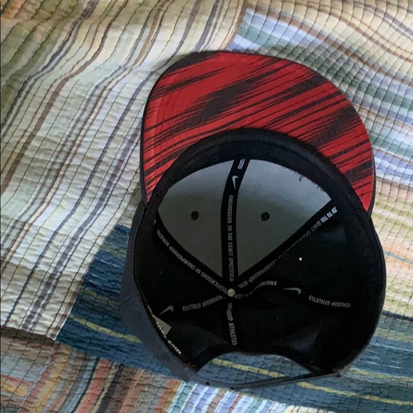 Nike Beast Wide Rimmed Hat - Picture 4 of 4